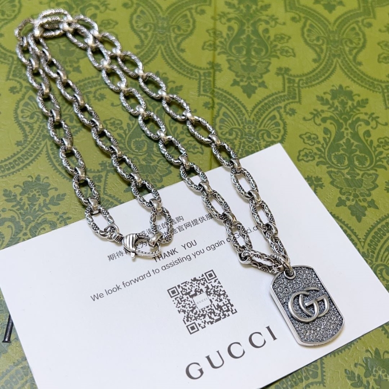 G*u*i necklaces